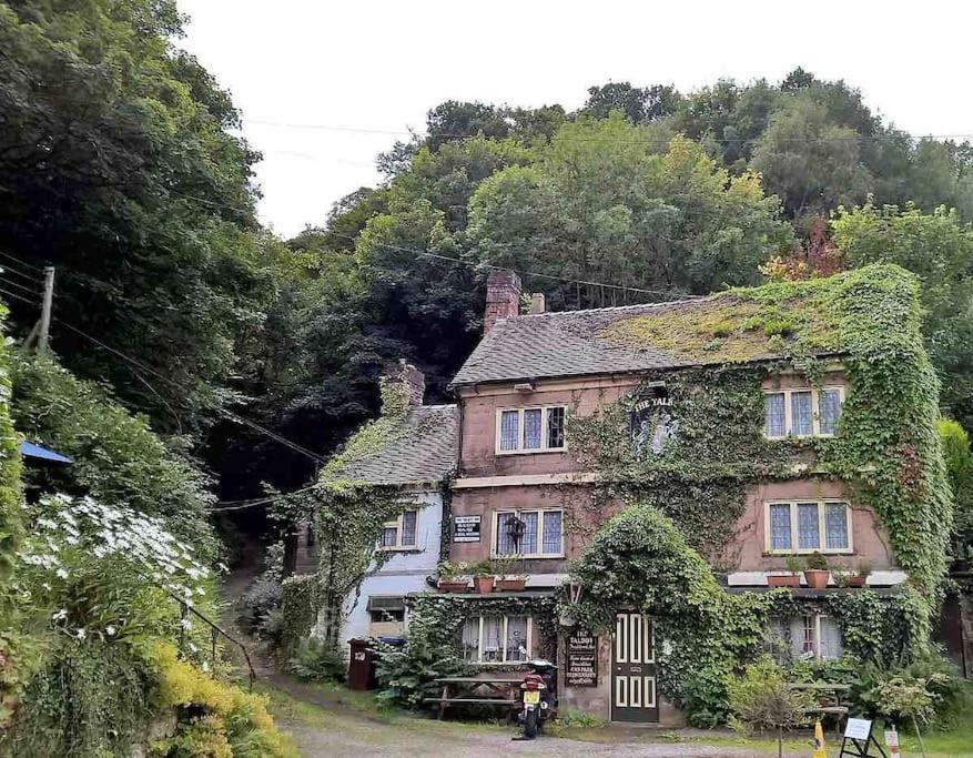 Woodbine Cottage-Part Of Alton Cottages Eksteriør bilde